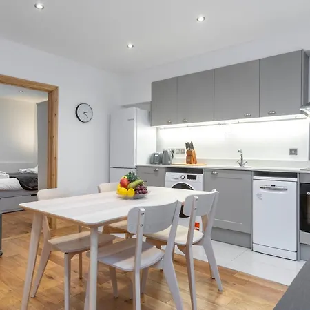 Brand New 1Bed Apt - Zone 1 - 4 Stations Nearby London Exterior photo
