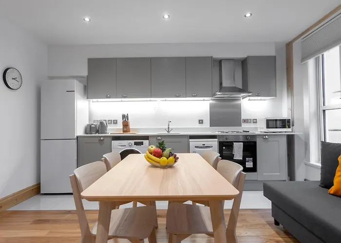 Brand New 1Bed Apt - Zone 1 - 4 Stations Nearby